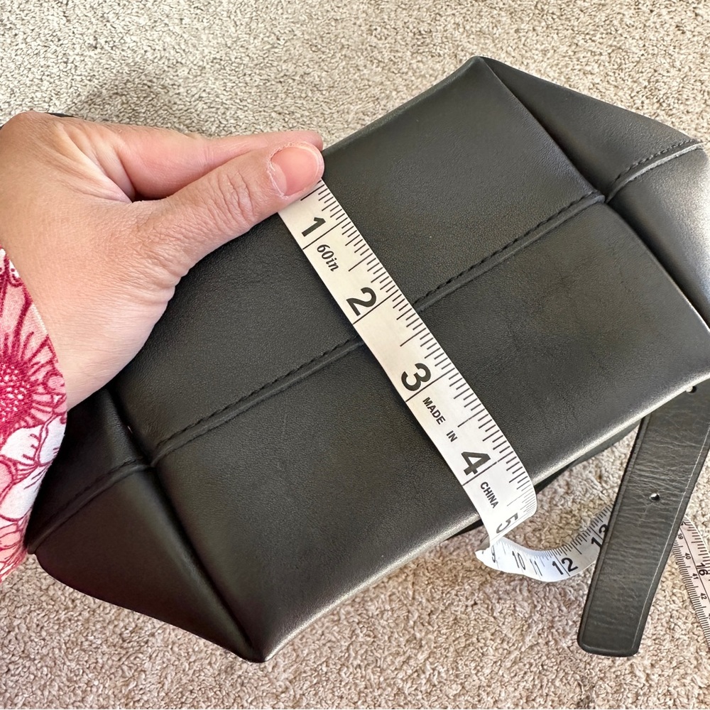 NWT Madewell Women’s The Essential Mini Bucket Tote Bag Crossbody Leather Black - Picture 16 of 16